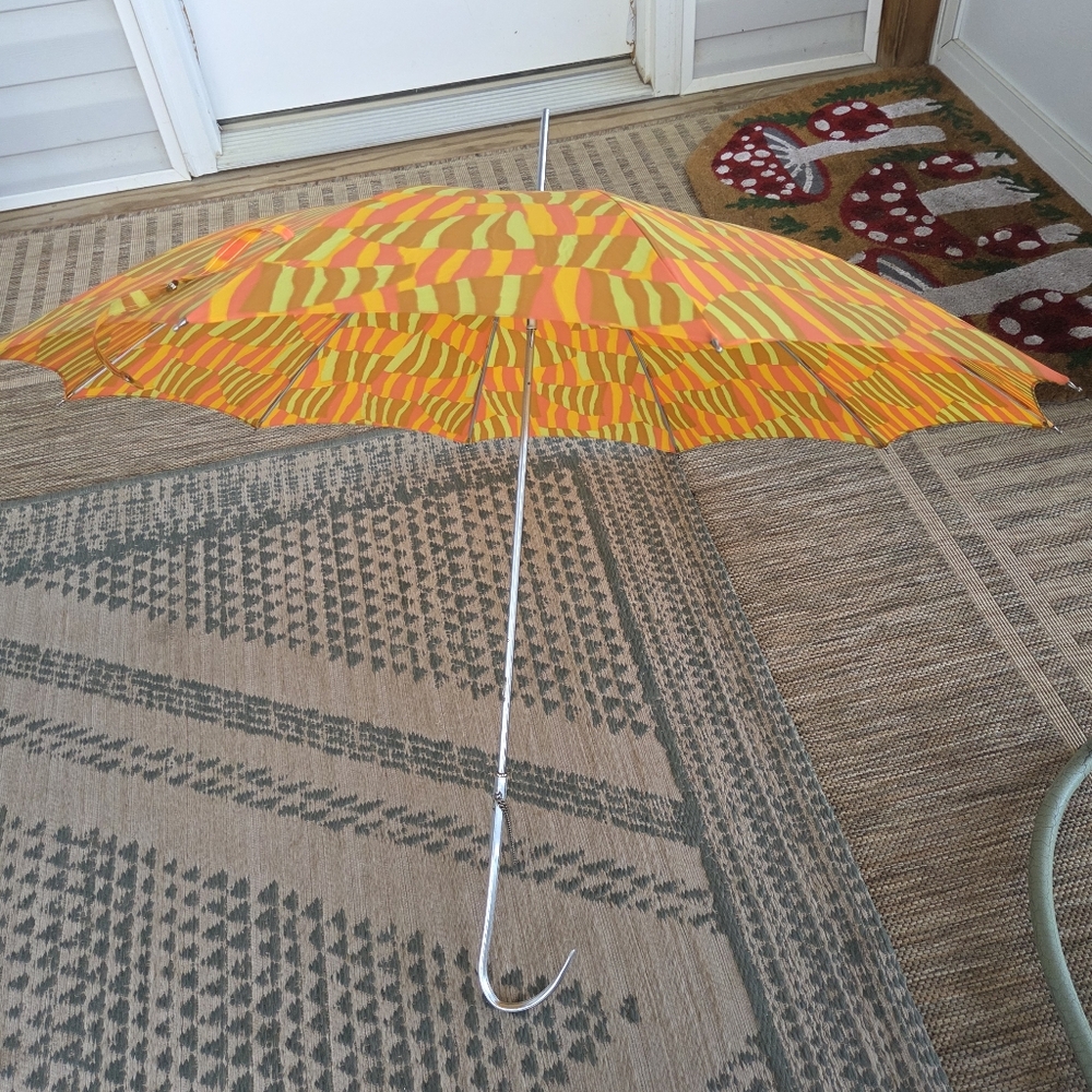 Vibrant 1960's Vintage Umbrella/Parasol